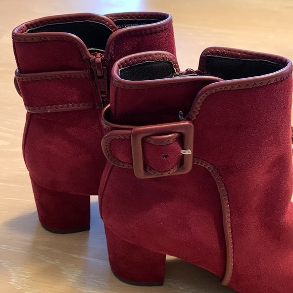 White Mountain Faux Suede Booties beautiful wine color & excellent condition - Picture 8 of 8